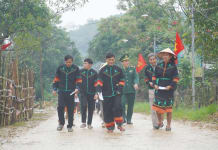 Đồng bào Rục nô nức đi bầu cử