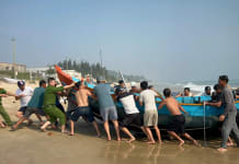 Hỗ trợ cứu nạn thuyền đánh cá gặp sự cố trên vùng biển xã Đông Trạch