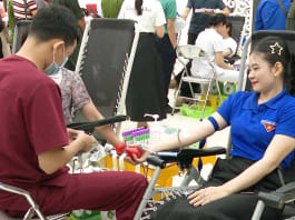 THU HÚT: Ba Đồn đạt kỷ lục hiến máu, cứu sống hàng trăm người! Phường Ba Đồn: Tiếp nhận hơn 200 đơn vị máu trong ngày hội hiến máu tình nguyện