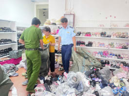 Khởi tố 2 chủ cơ sở kinh doanh hàng giả mạo thương hiệu nổi tiếng