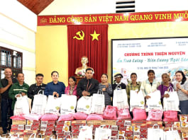 Ấm tình La Lay: Thiện nguyện thắp sáng biên cương Sôi nổi các hoạt động thiện nguyện 'Ấm tình La Lay-Biên cương ngời sáng'