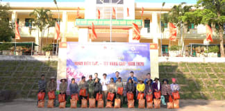Hơn 140 triệu đồng hỗ trợ người dân bản Pa Lin, xã Tà Rụt nhân dịp Tết Nguyên đán Bính Ngọ 2026