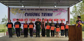 Ấm áp chương trình 'Tết đoàn kết, thắm tình quân dân'