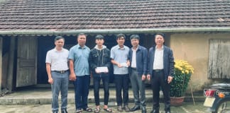 Cha con 'người hùng' trên dòng sông Gianh