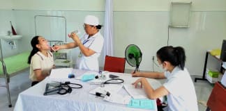 Phòng khám '0 đồng': Nơi tình người tỏa sáng