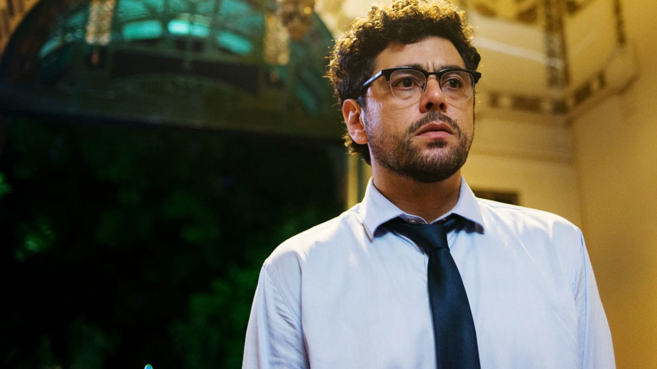 Fotograma de 10 palomas (2022)