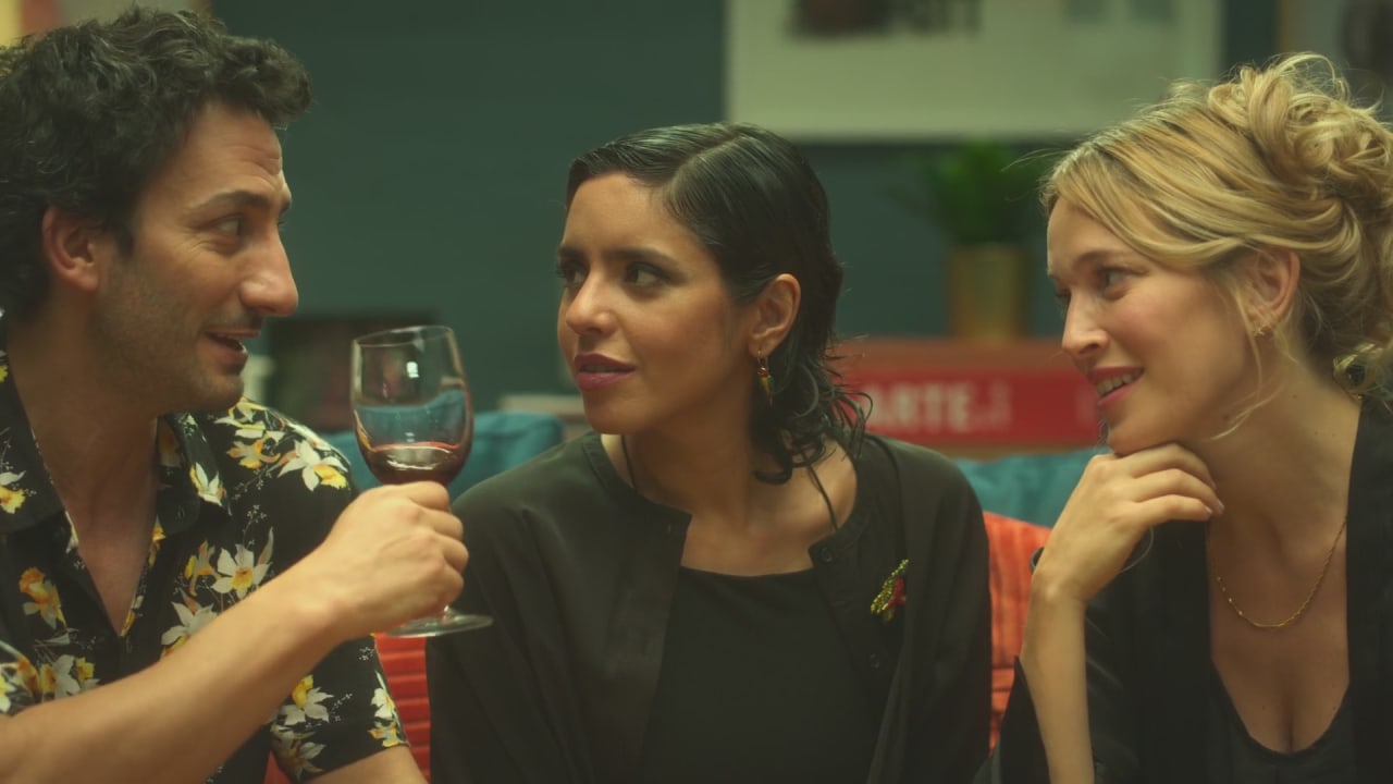 Juan Minujín, Paloma Contreras y Luisana Lopilato en Matrimillas (2022)