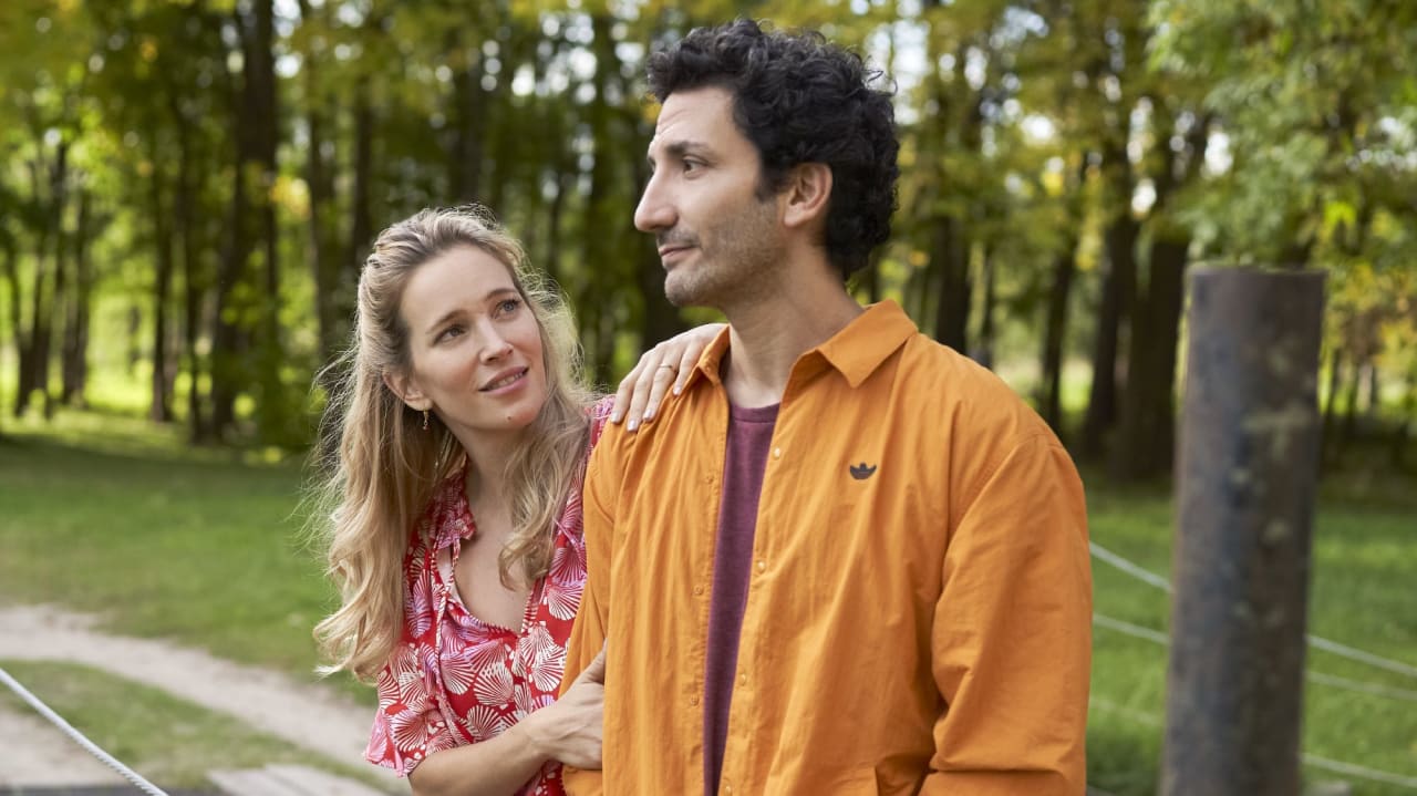 Luisana Lopilato y Juan Minujín en Matrimillas (2022)
