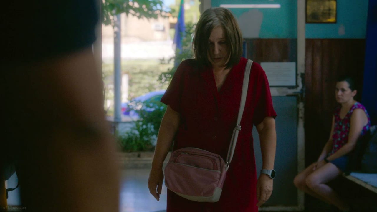 Fotograma de Elena sabe (2023)