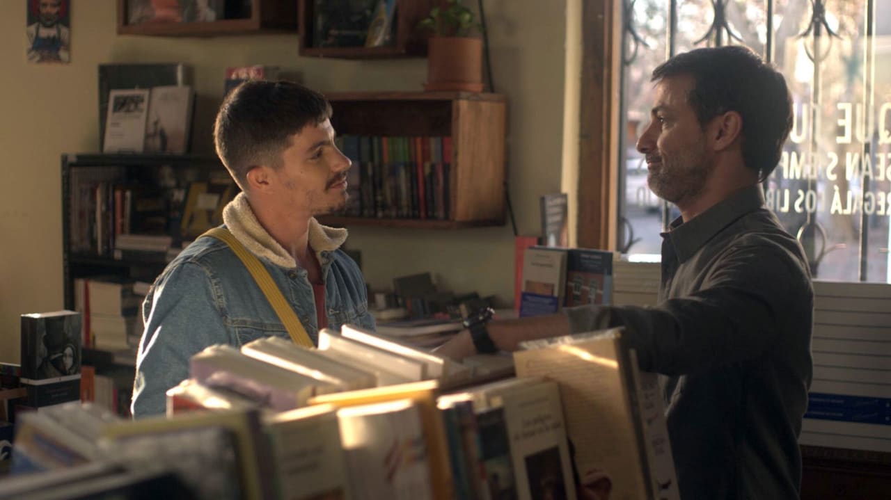 Fotograma de Todos tenemos un muerto en el placard o un hijo en el closet (2021)