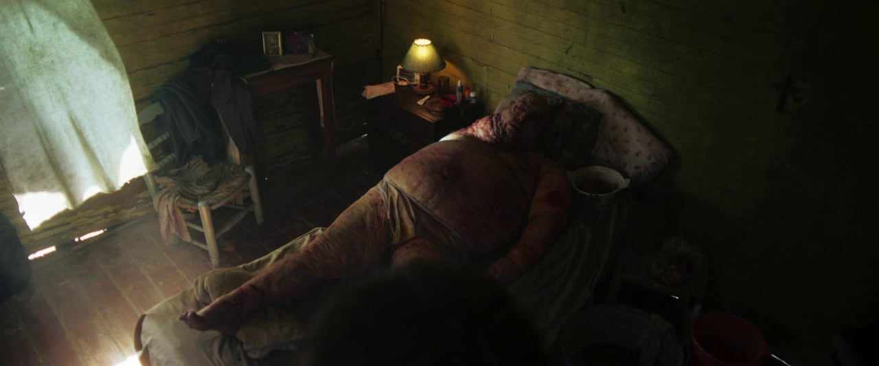 Fotograma de Cuando acecha la maldad (2023)