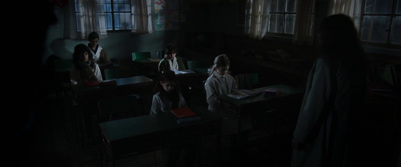 Cleo Díaz, Agostina Aguilera y Silvina Sabater en Cuando acecha la maldad (2023)