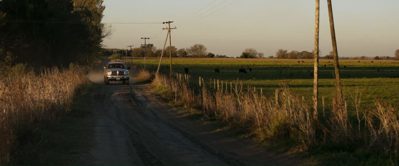 Fotograma de Cuando acecha la maldad (2023)