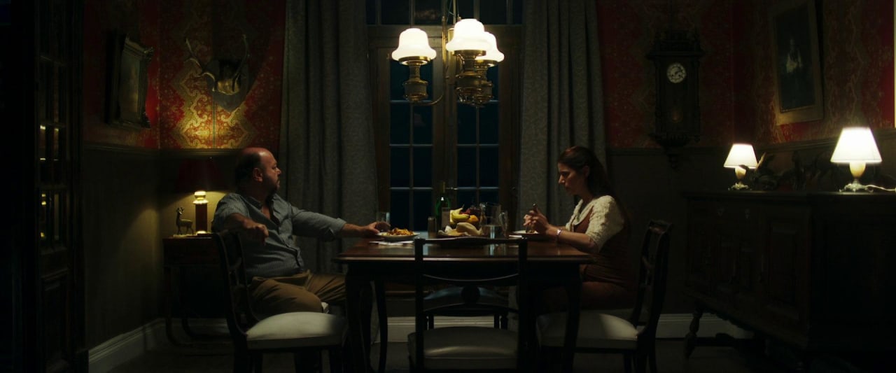 Luis Ziembrowski y Desirée Salgueiro en Cuando acecha la maldad (2023)