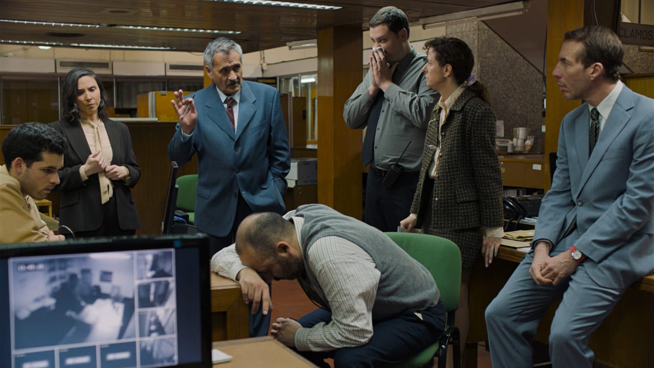 Laura Paredes, Germán de Silva, Lalo Rotavería, Iair Said, Mariana Chaud y Esteban Bigliardi en Los delincuentes (2023)