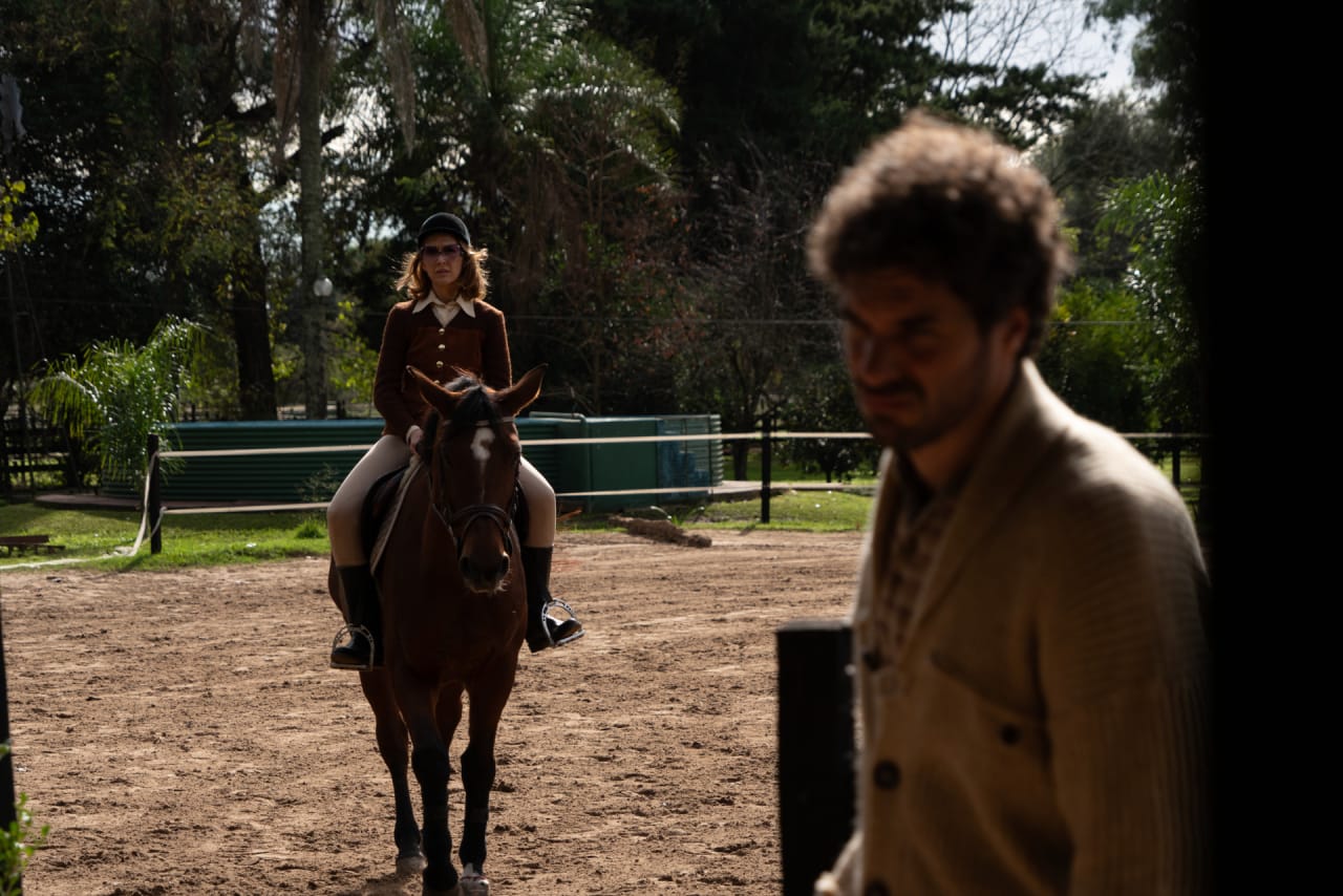 Carla Pandolfi y Francisco Andrade en Desbarrancada (2025)