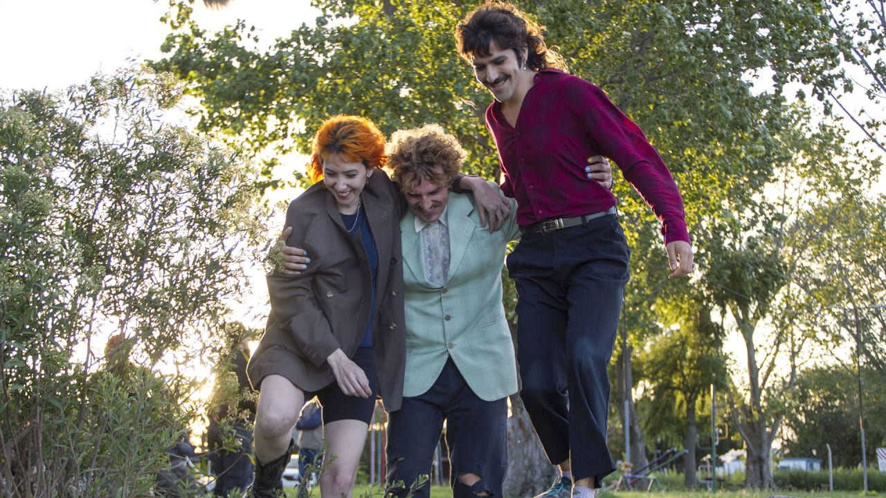 Fotograma de Bajo Naranja (2024)