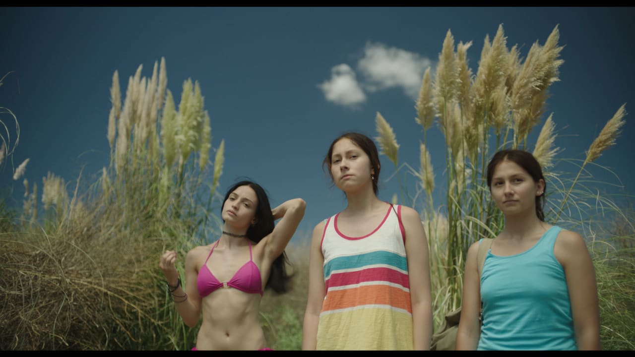 Dolores Oliverio, Isabel Bracamonte y Candela Flores en La virgen de la tosquera (2026)