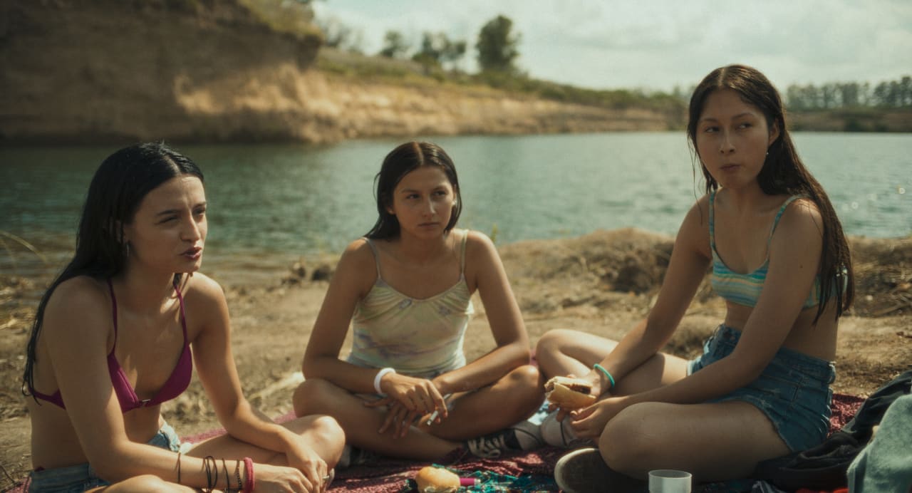 Dolores Oliverio, Candela Flores y Isabel Bracamonte en La virgen de la tosquera (2026)