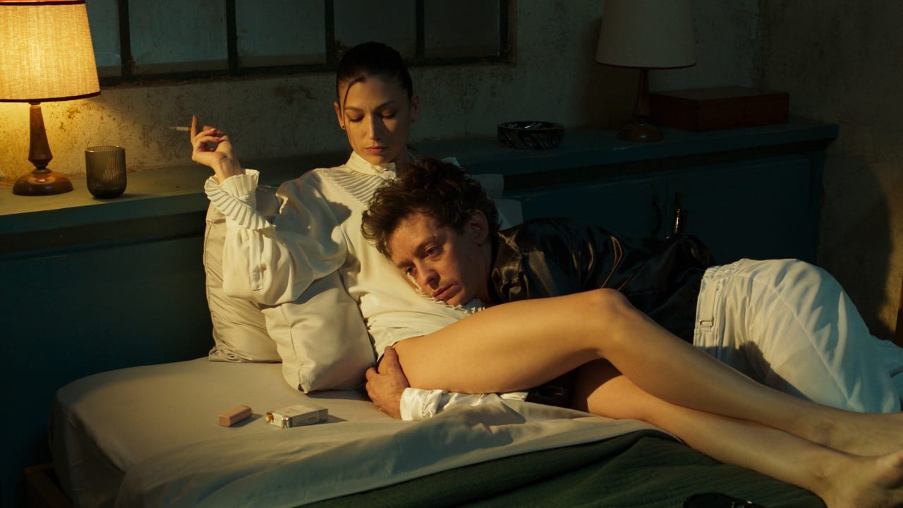 Úrsula Corberó y Nahuel Pérez Biscayart en El jockey (2024)