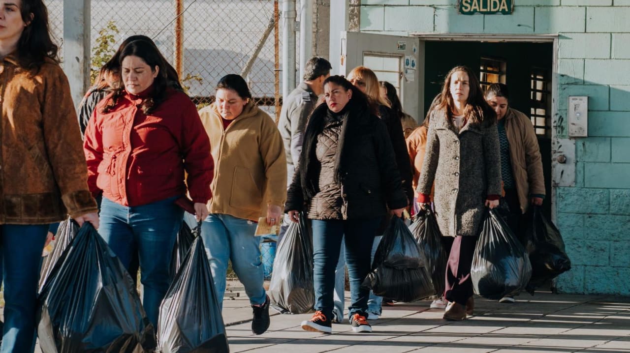 Fotograma de La mujer de la fila (2025)