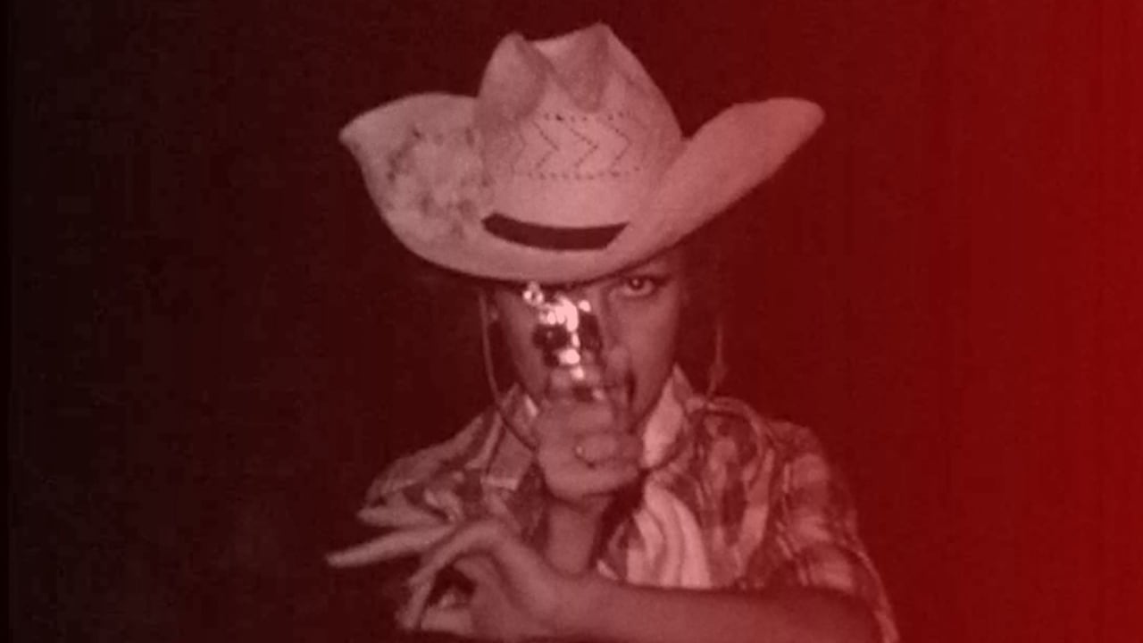 Fotograma de Bajo las banderas, el sol (2025)