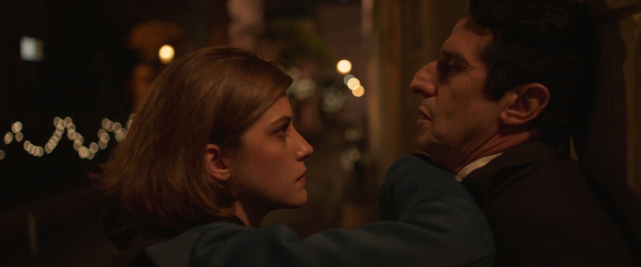 Malena Villa y Diego Peretti en La muerte de un comediante (2025)