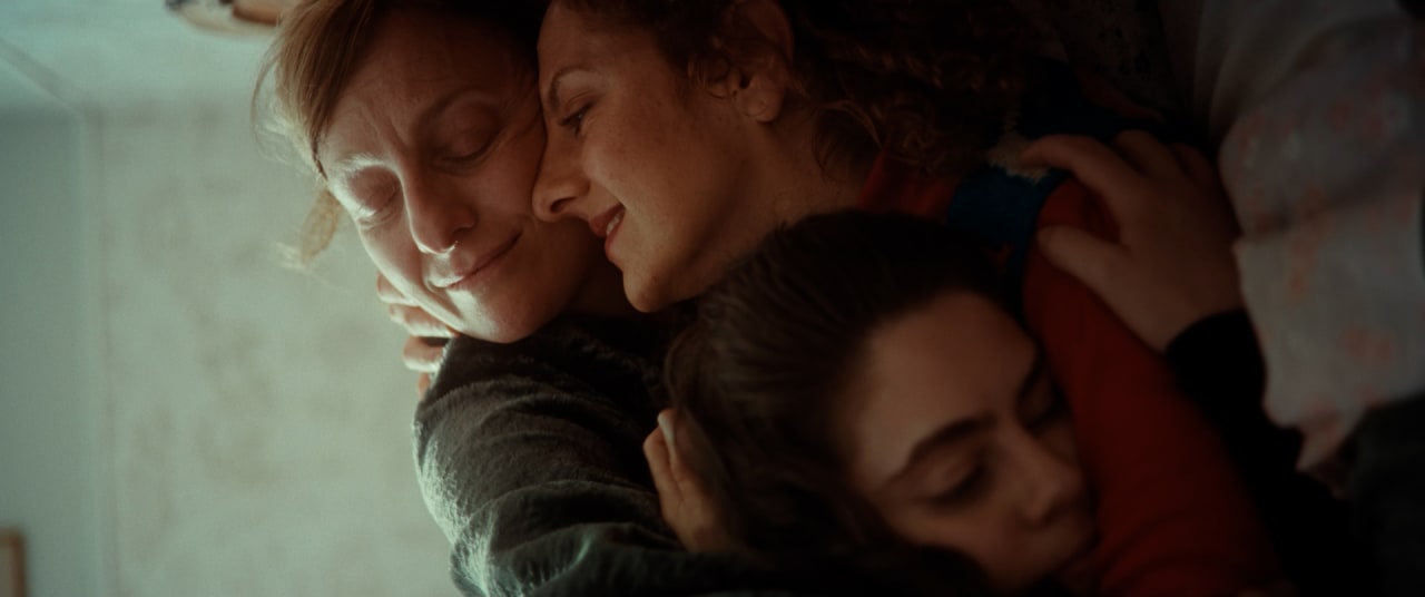 Mara Bestelli, Florencia Dyszel y Violeta Postolski en Tres tiempos (2025)