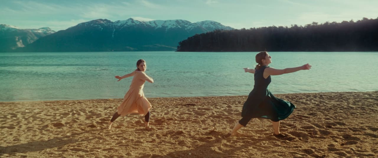 Violeta Postolski y Mara Bestelli en Tres tiempos (2025)