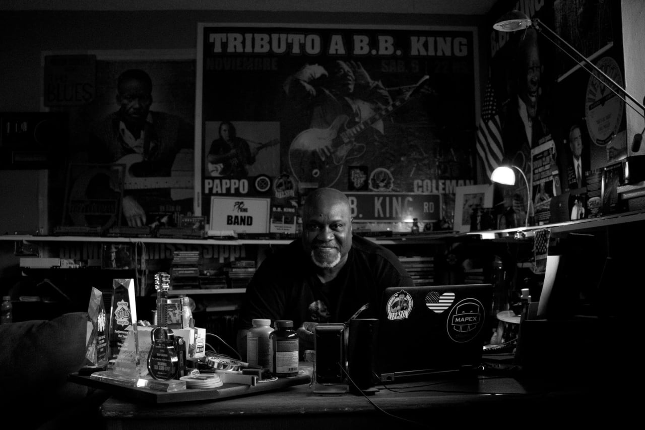 Tony Coleman en Algo ha cambiado: Un viaje quijotesco al blues local (2026)