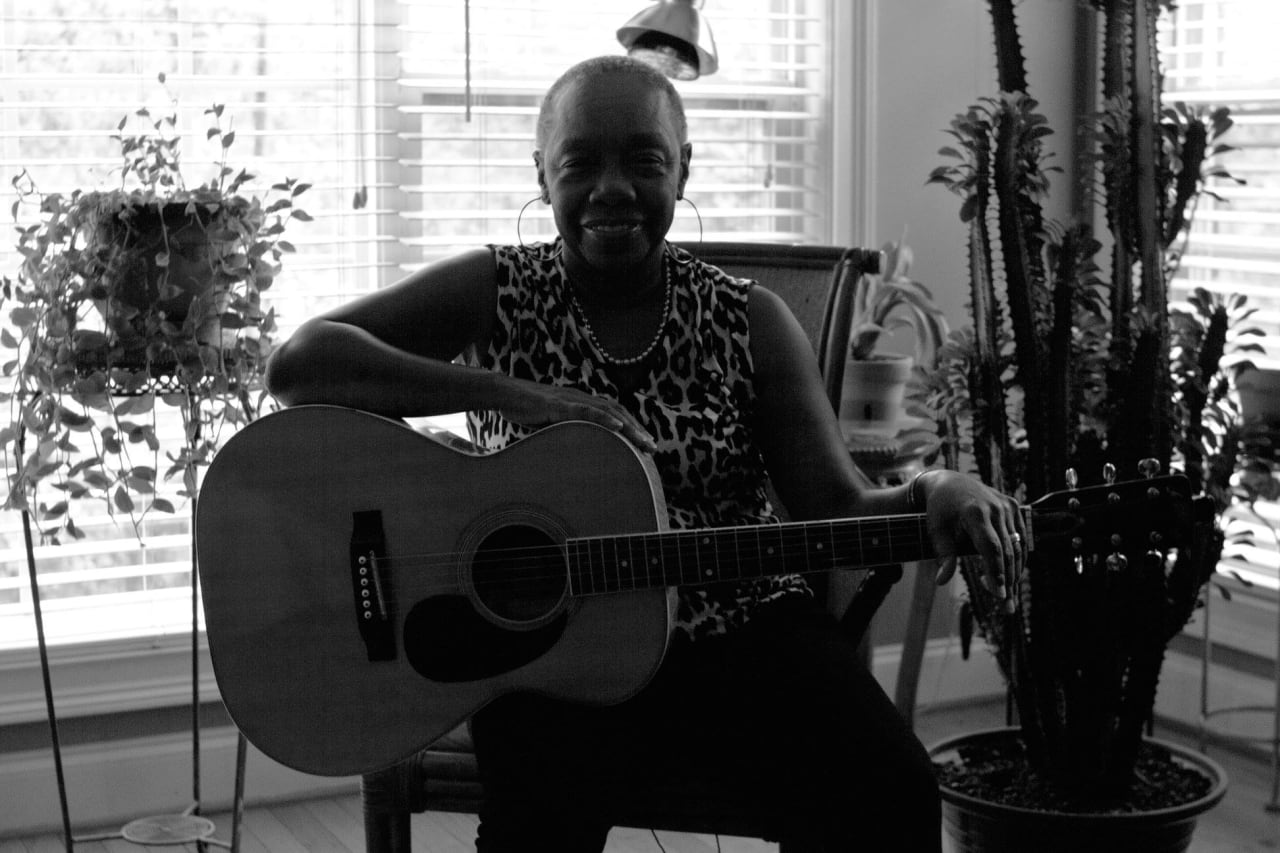 Zakiya Hooker en Algo ha cambiado: Un viaje quijotesco al blues local (2026)