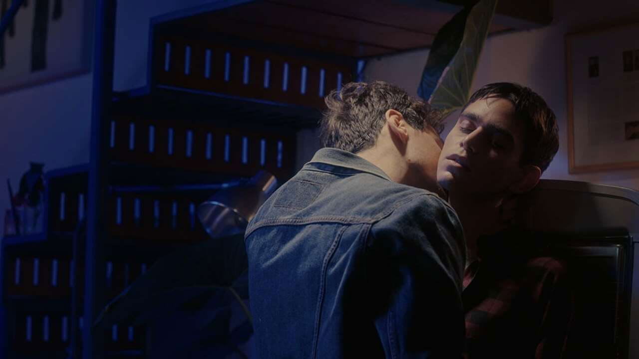 Fotograma de A metros de distancia (2025)