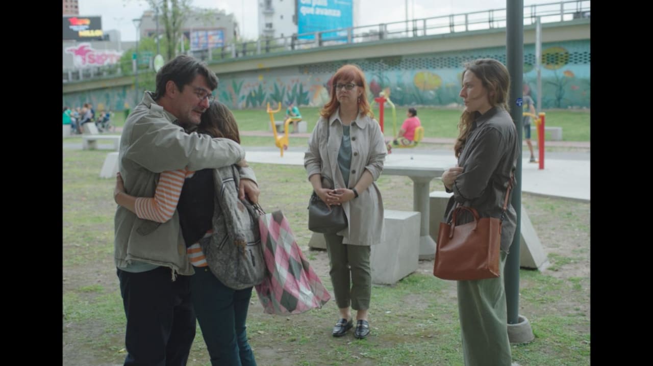 César Troncoso y Andrea Carballo en La mujer del río (2026)