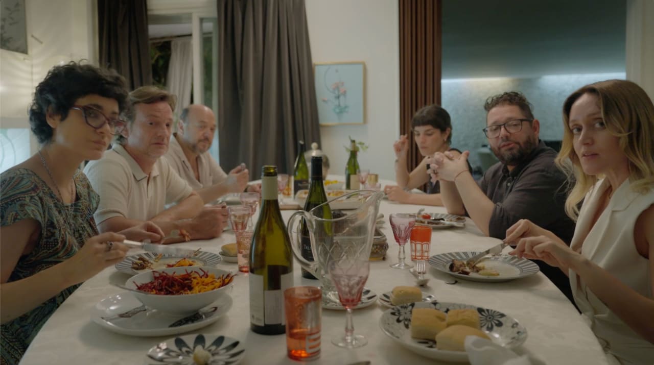 Moro Anghileri, Guillermo Pfening, Luis Ziembrowski, Malena Sánchez, Francisco Garamona y Marina Bellati en Tenemos que hablar (2026)