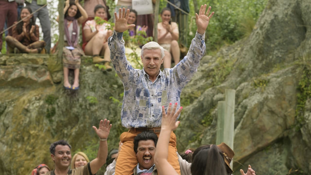 Fotograma de El hombre que amaba los platos voladores (2024)