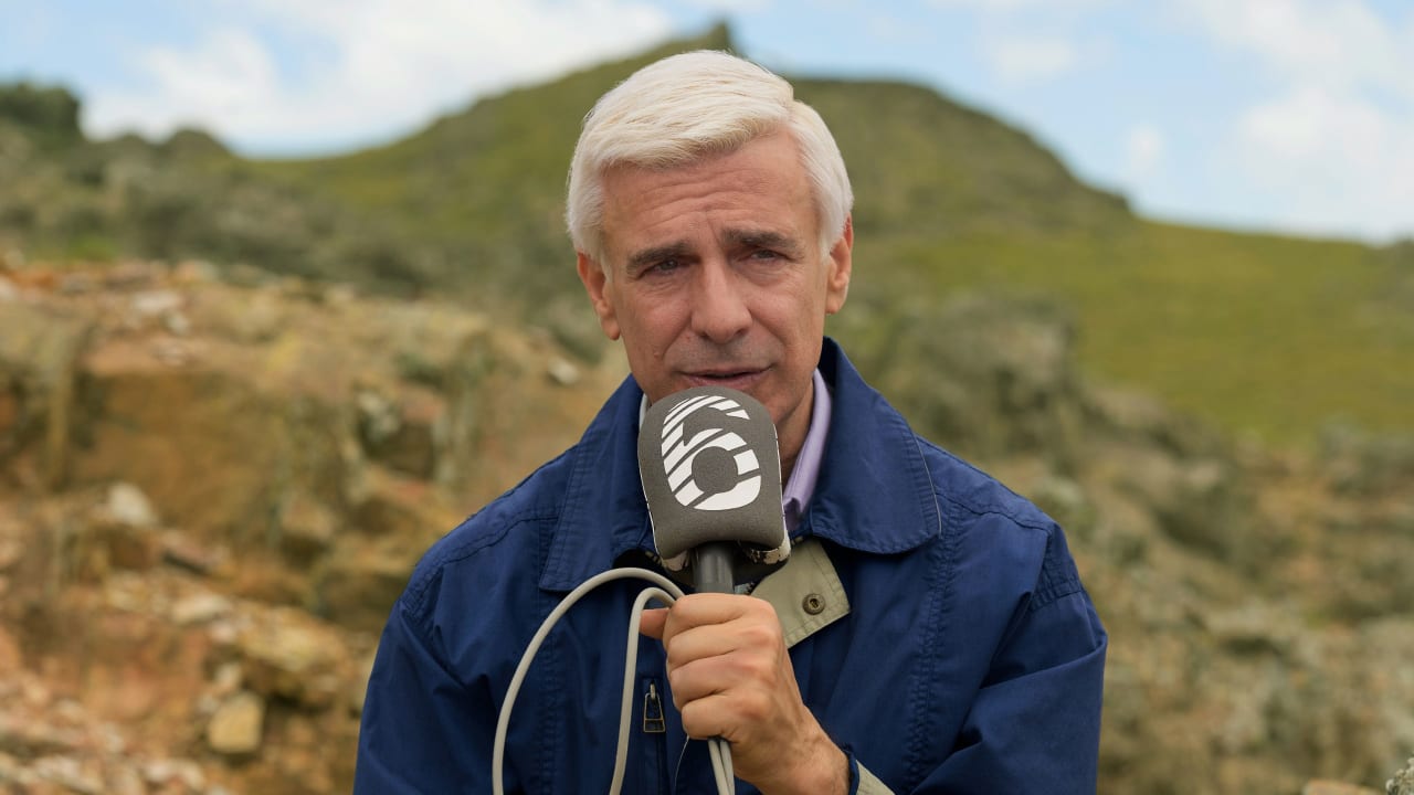 Fotograma de El hombre que amaba los platos voladores (2024)