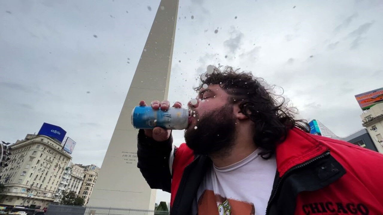 Fotograma de SÁNGUCHE CALIENTE (2024)