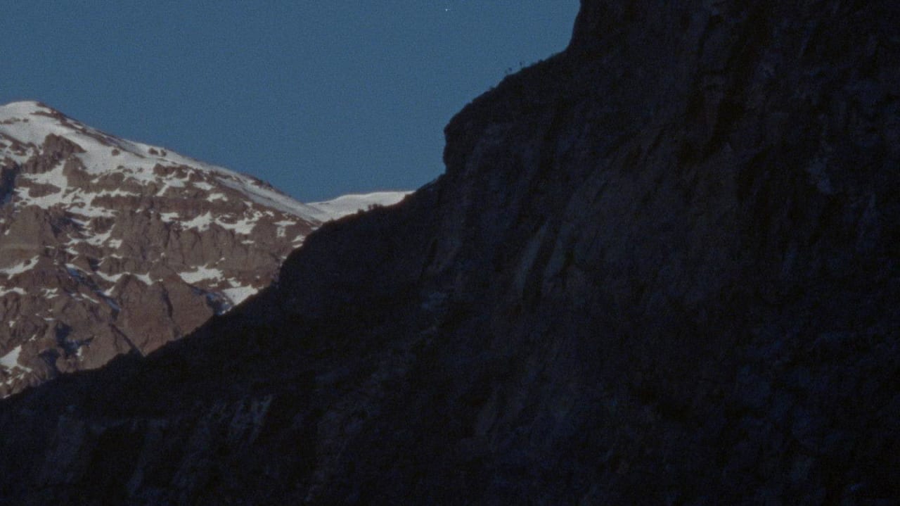 Fotograma de Una sombra oscilante (2024)