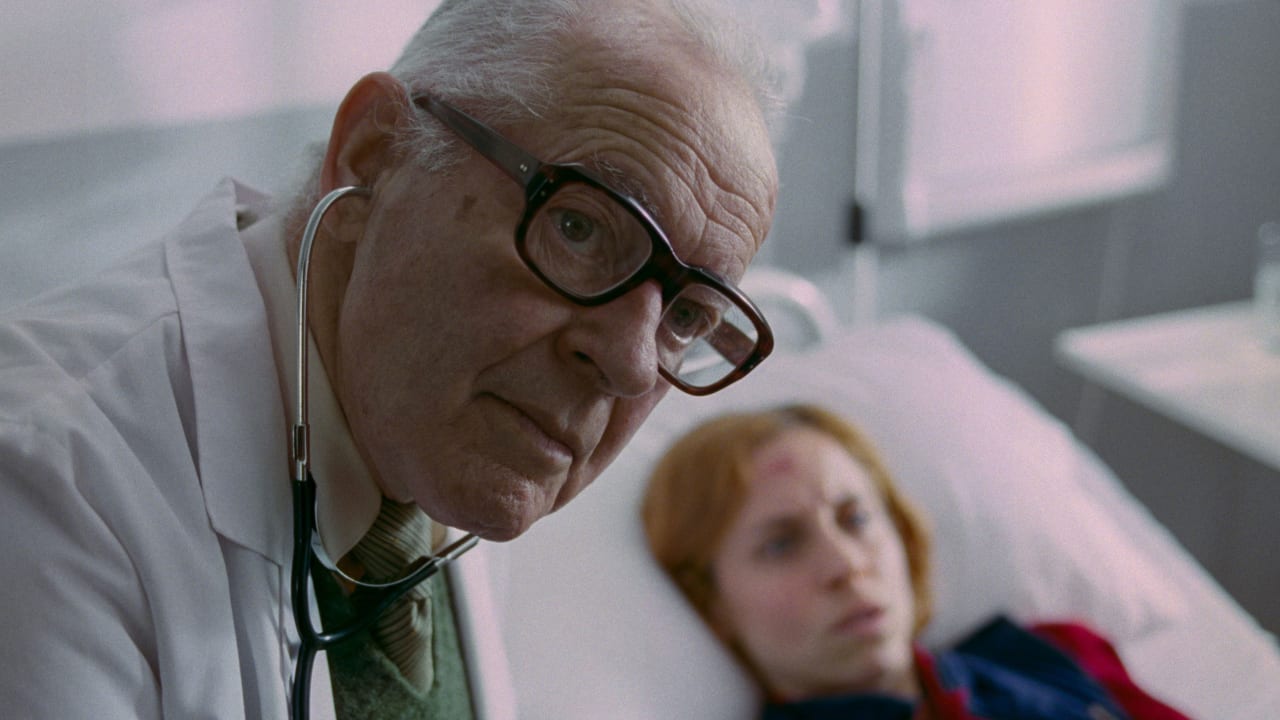 Fotograma de El ascenso y caída de Zara Zilverstein (2024)