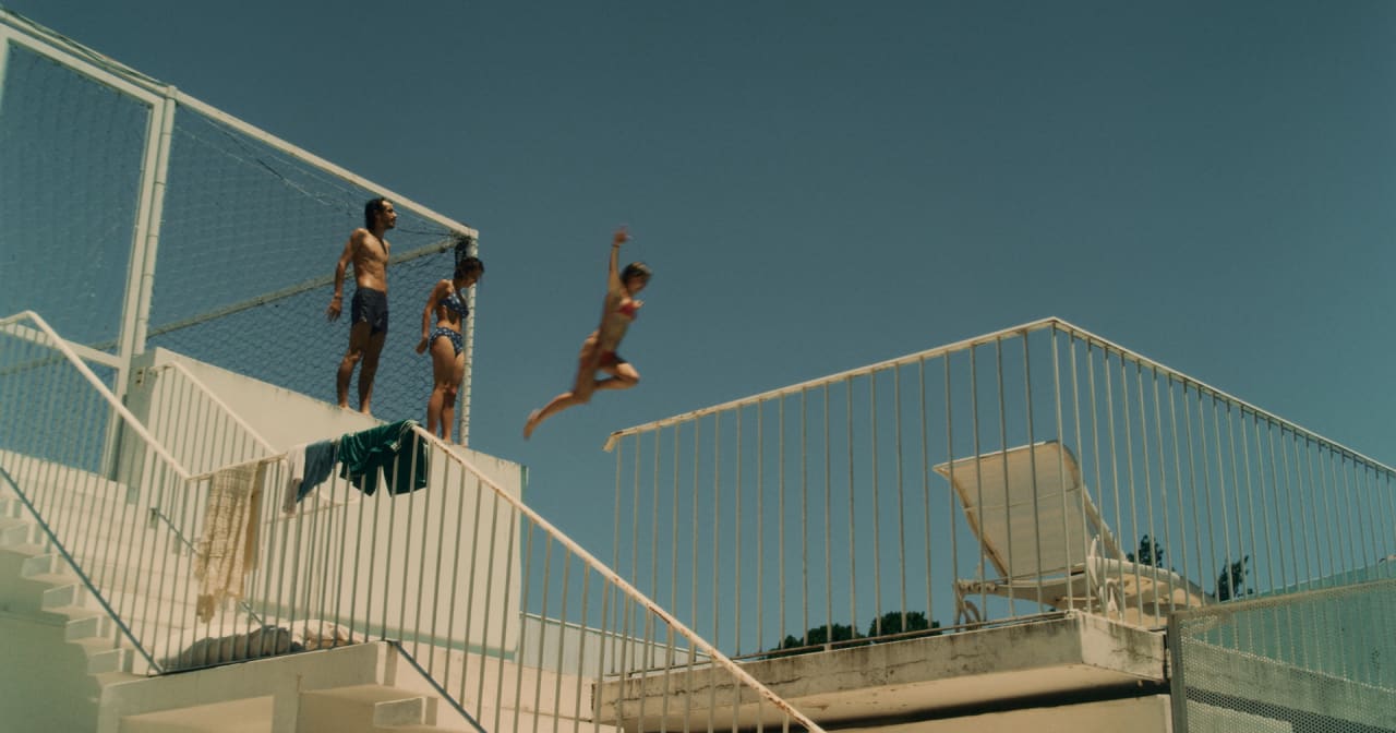 Fotograma de Los nadadores (2025)
