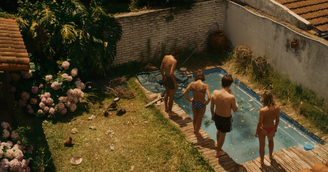 Fotograma de Los nadadores (2025)