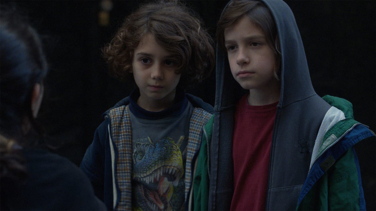 Noah Roja y Filippo Carrozza en Los mentirosos (2025)