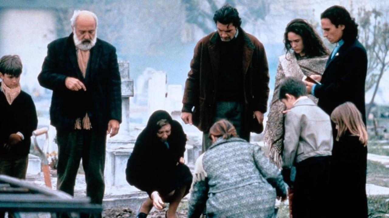 Fotograma de De amor y de sombra (1995)