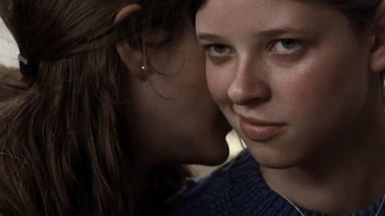 Julieta Zylberberg y María Alché en La niña santa (2004)