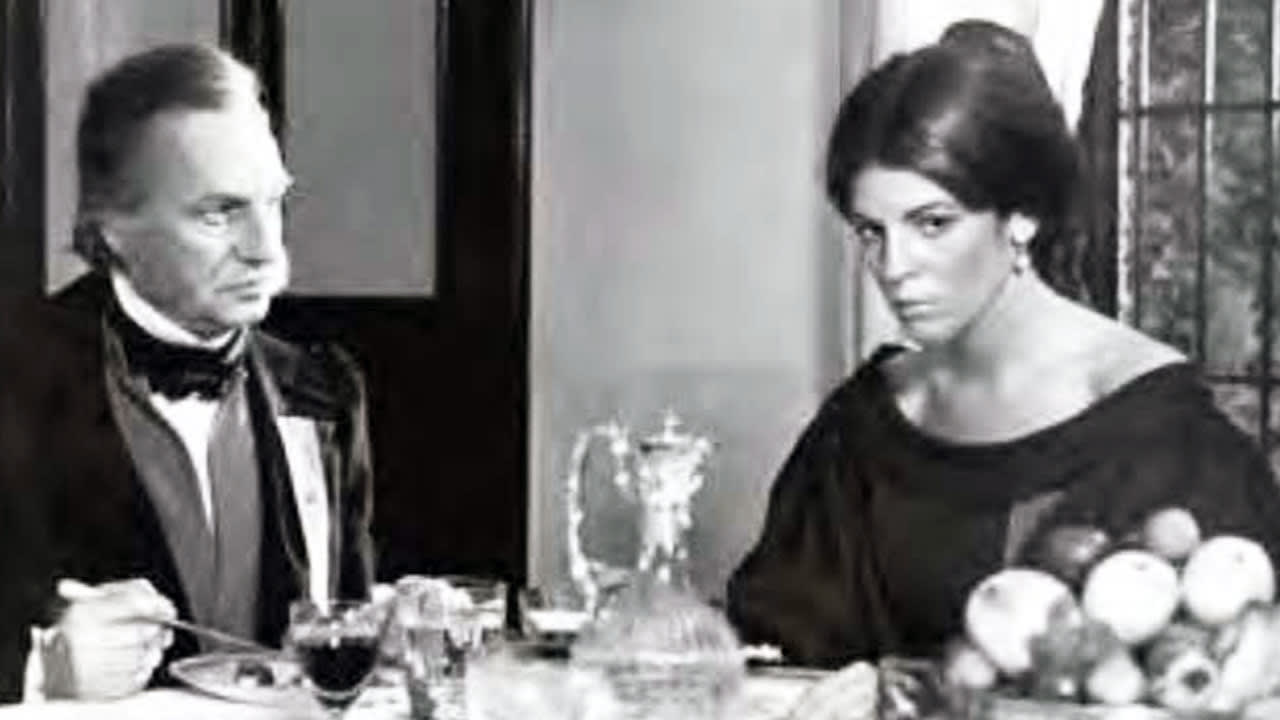 Héctor Alterio y Susú Pecoraro en Camila (1984)