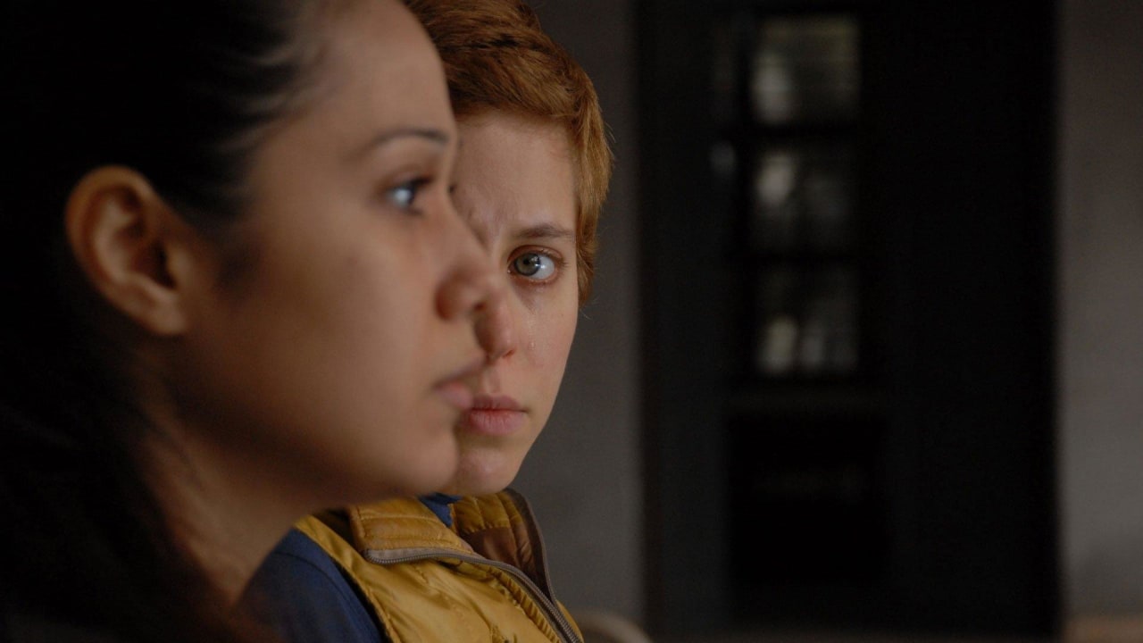 Mariela Vitale (Emme) y Inés Efrón en El niño pez (2009)