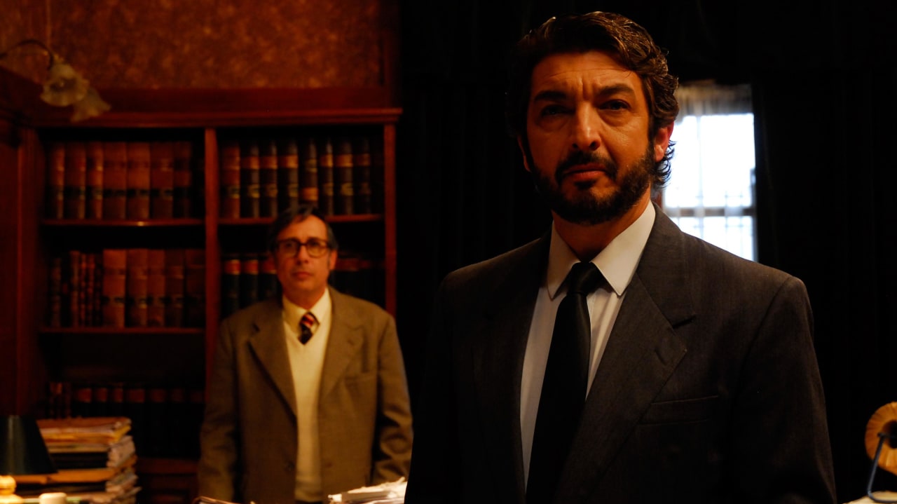 Guillermo Francella y Ricardo Darín en El secreto de sus ojos (2009)