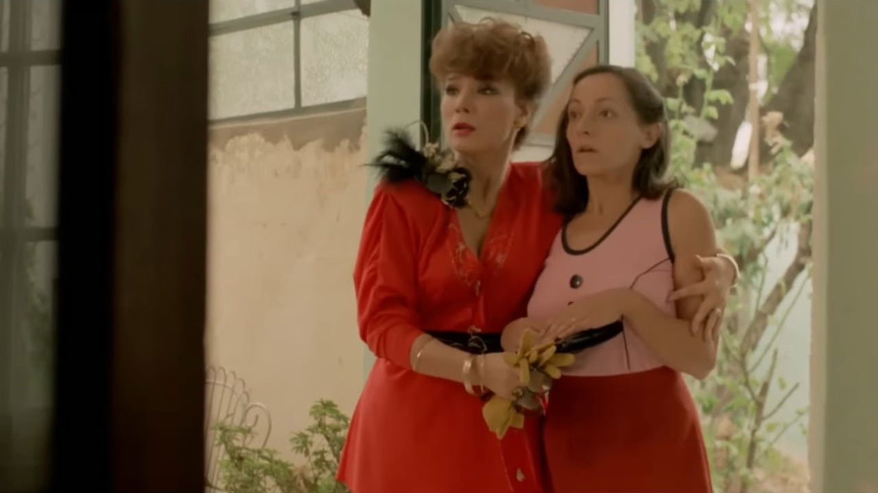 Betiana Blum y Mónica Villa en Esperando la carroza (1985)