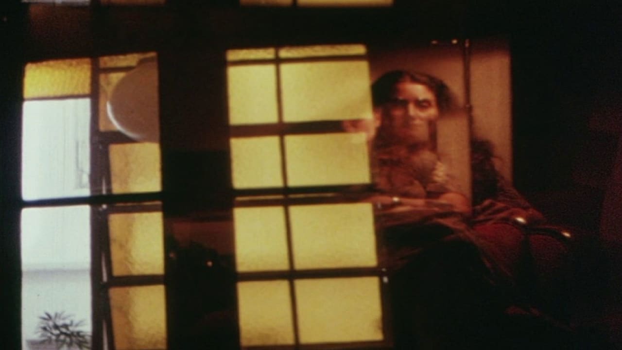 Fotograma de A través de las ruinas (1982)