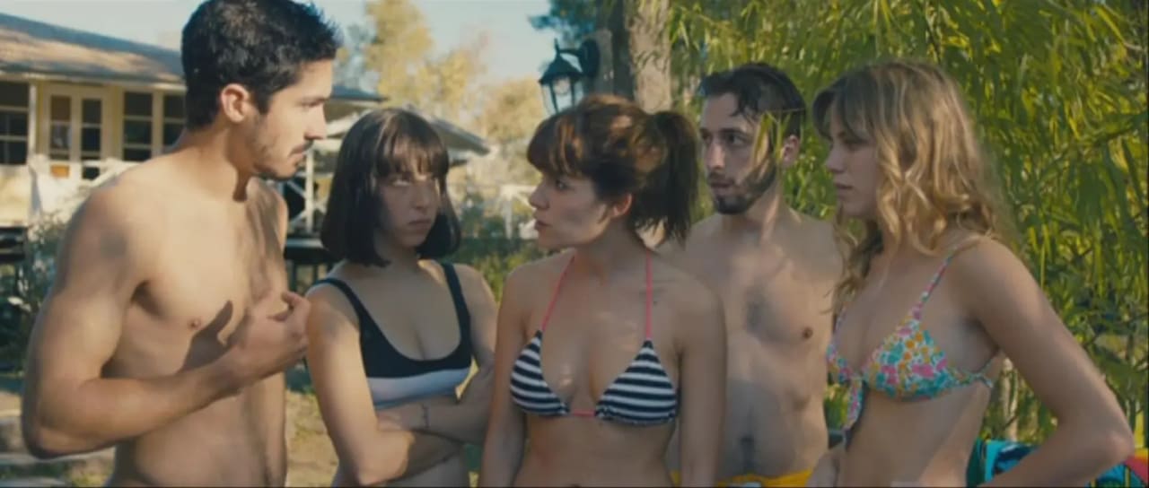 Chino Darín, Vera Spinetta, Violeta Urtizberea, Martín Piroyansky y Justina Bustos en Vóley (2015)